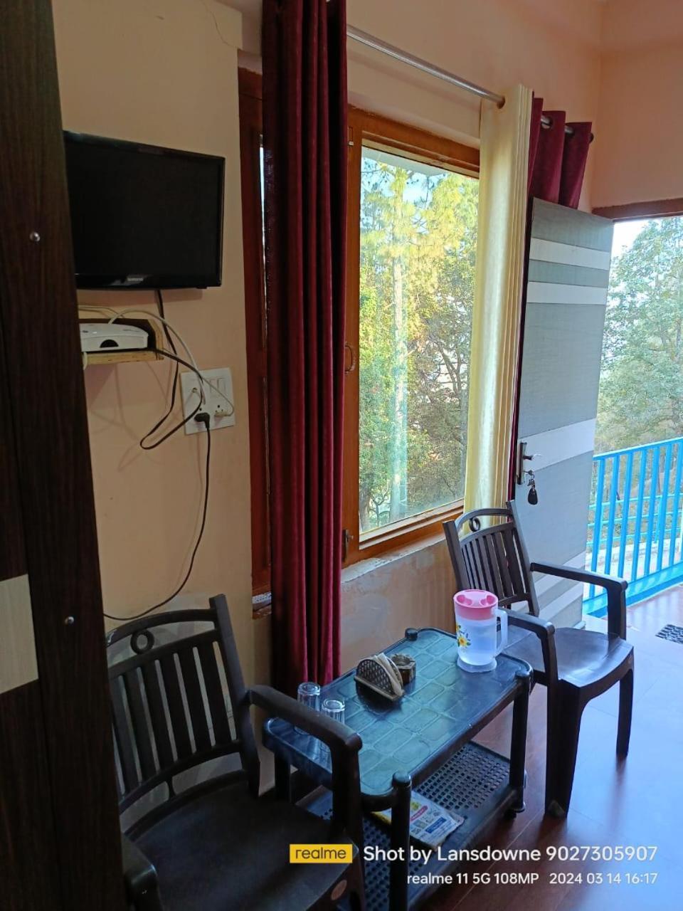 Joshi Holiday Home Stay ลันส์โดว์นี ภายนอก รูปภาพ