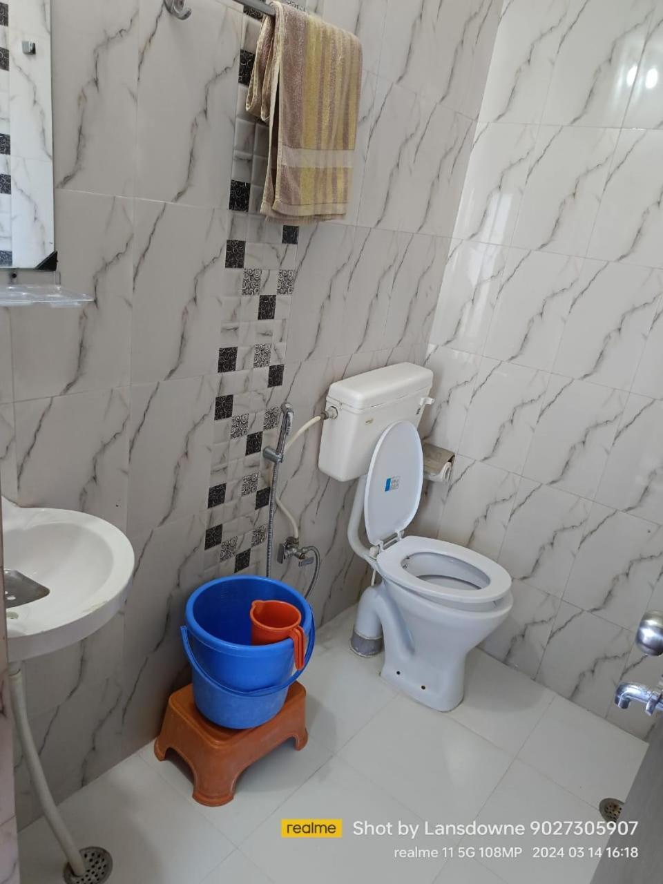 Joshi Holiday Home Stay ลันส์โดว์นี ภายนอก รูปภาพ