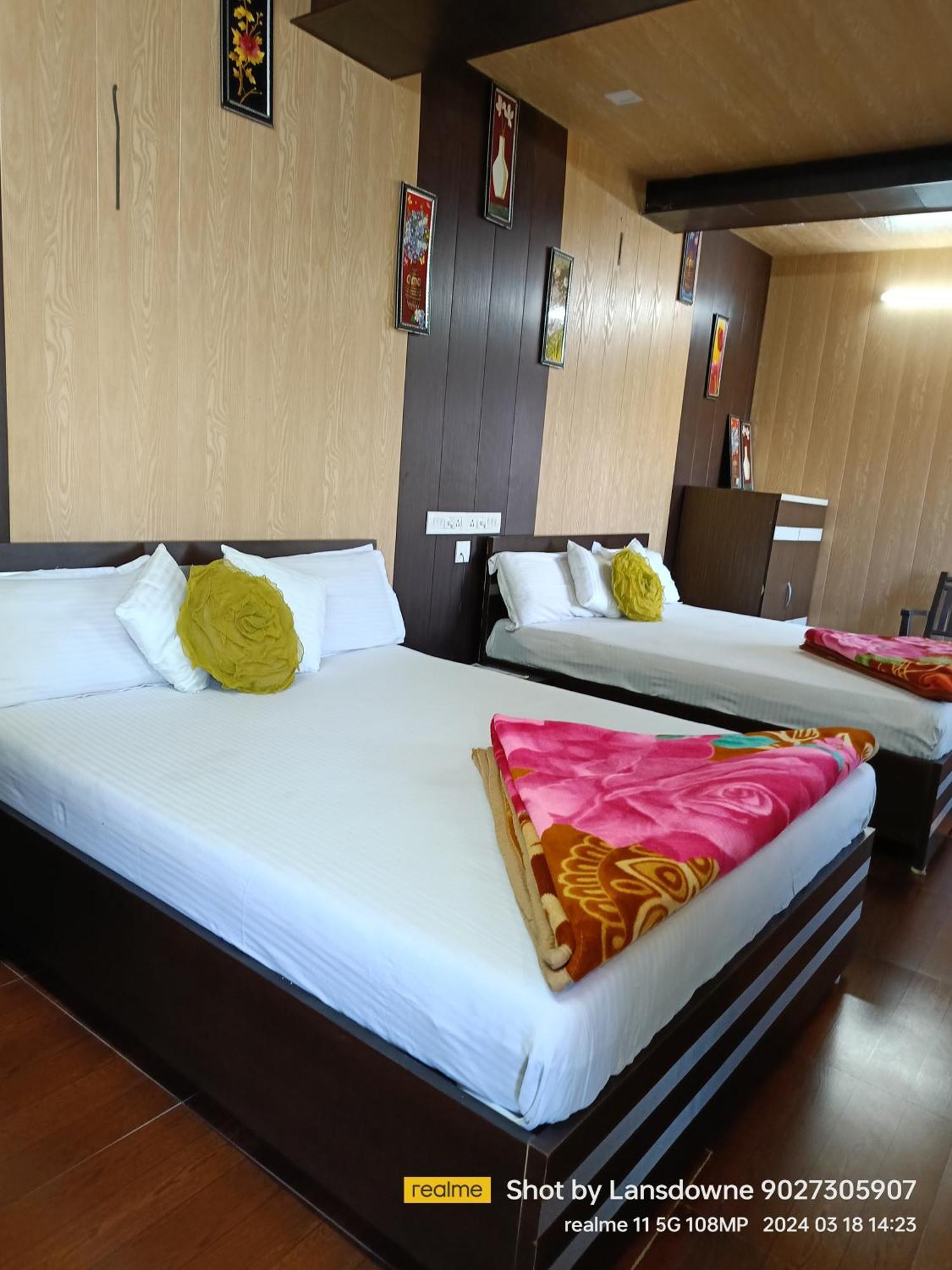 Joshi Holiday Home Stay ลันส์โดว์นี ภายนอก รูปภาพ