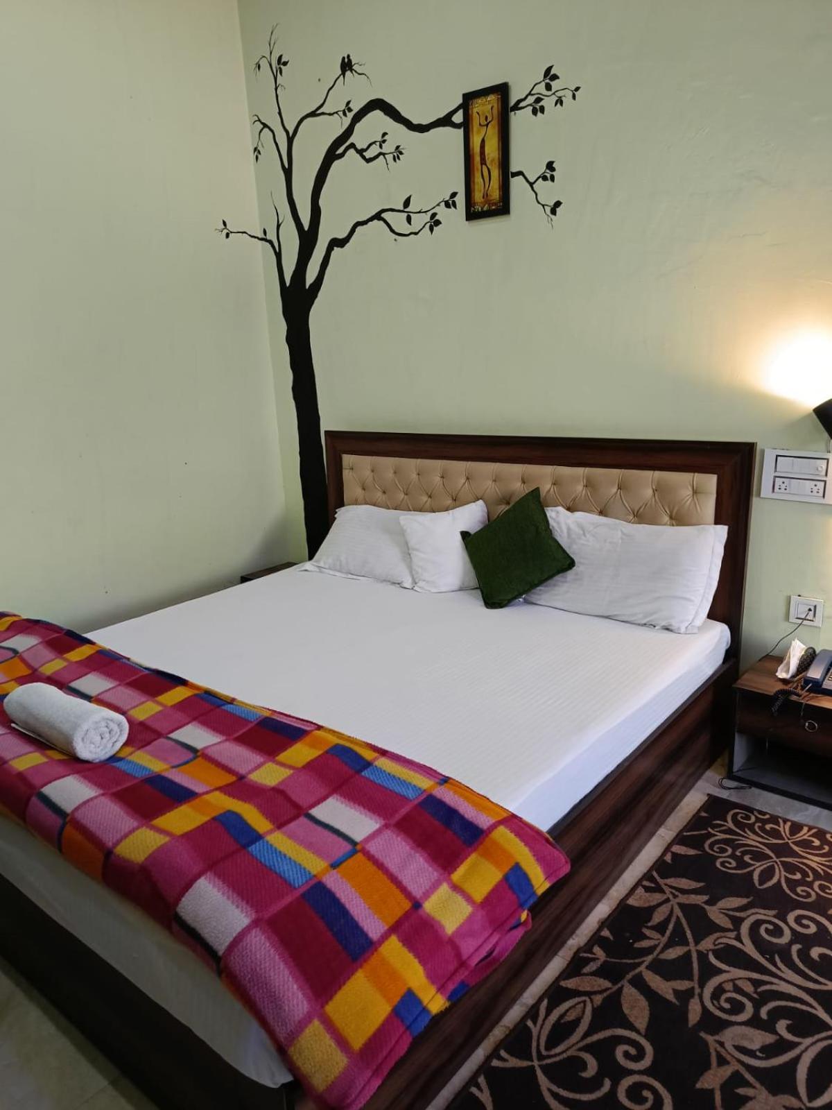 Joshi Holiday Home Stay ลันส์โดว์นี ภายนอก รูปภาพ