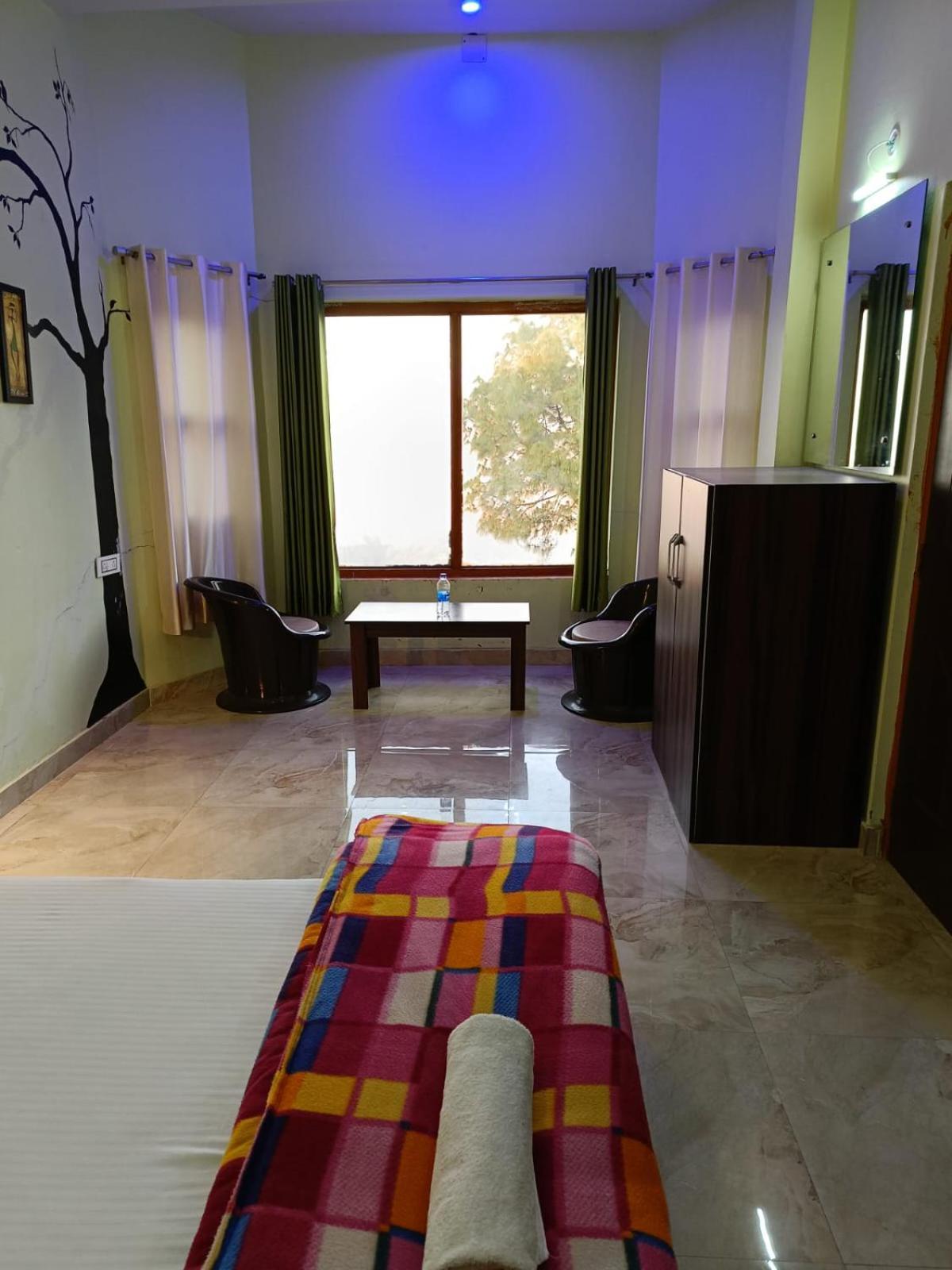 Joshi Holiday Home Stay ลันส์โดว์นี ภายนอก รูปภาพ