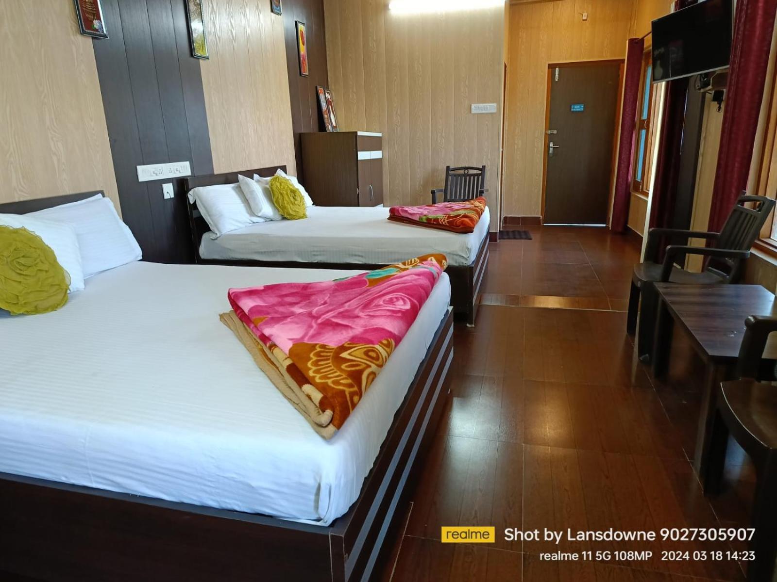 Joshi Holiday Home Stay ลันส์โดว์นี ภายนอก รูปภาพ