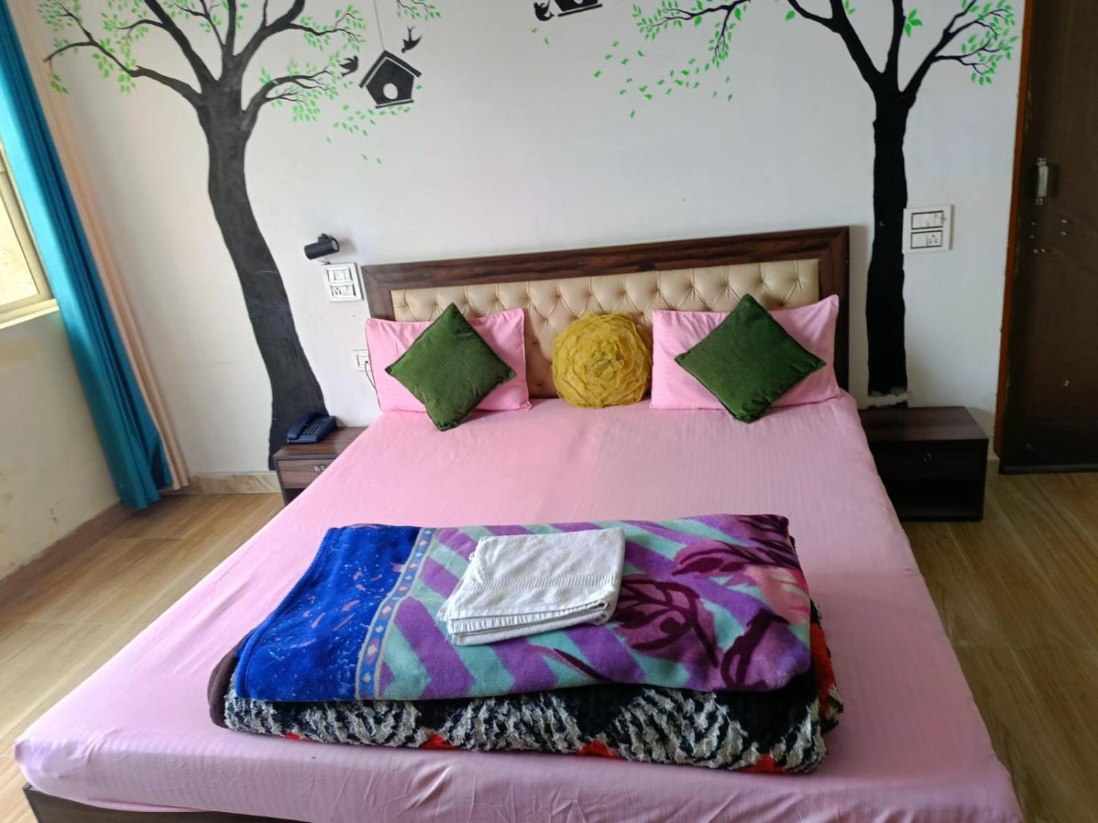 Joshi Holiday Home Stay ลันส์โดว์นี ภายนอก รูปภาพ