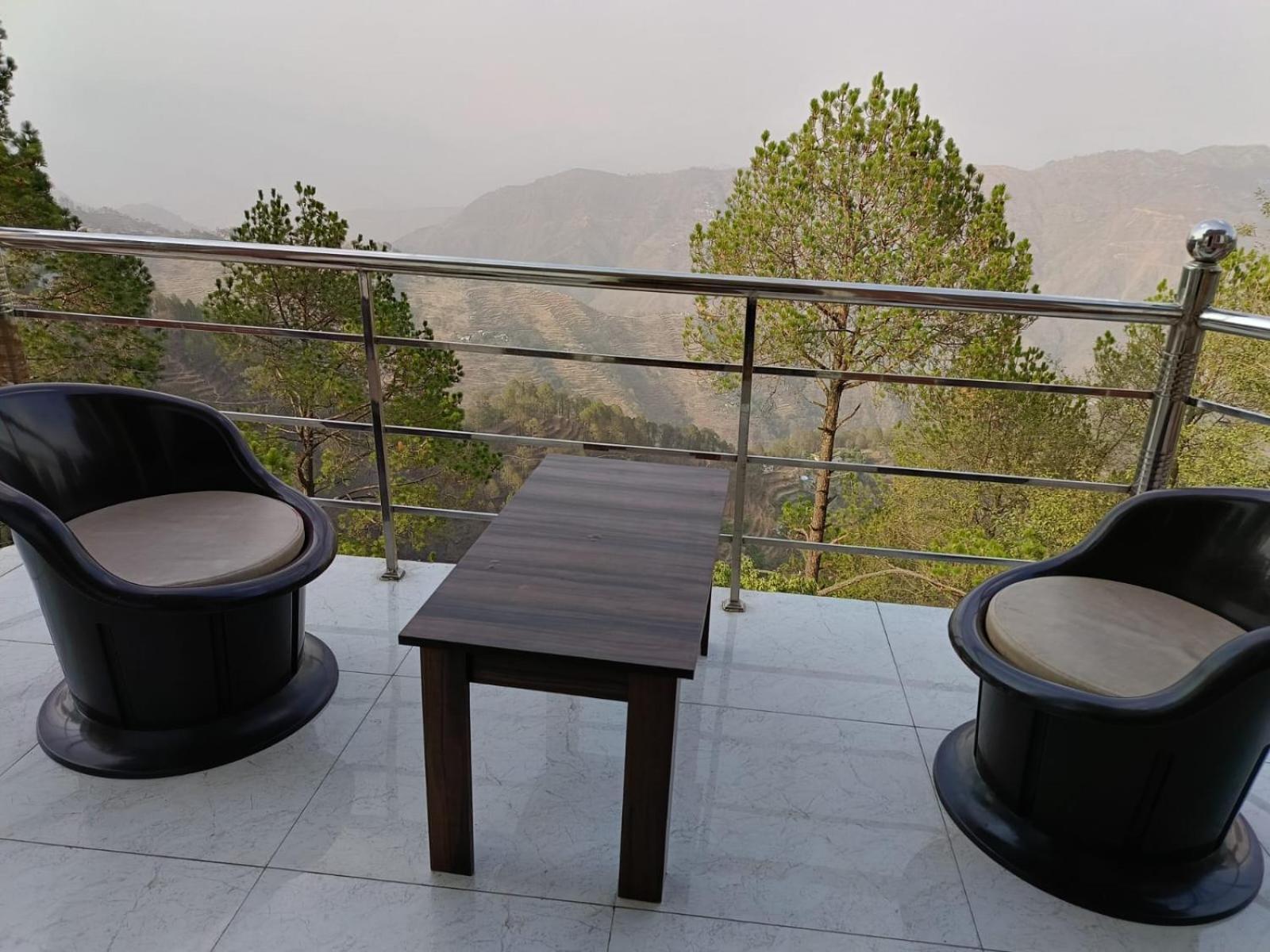 Joshi Holiday Home Stay ลันส์โดว์นี ภายนอก รูปภาพ
